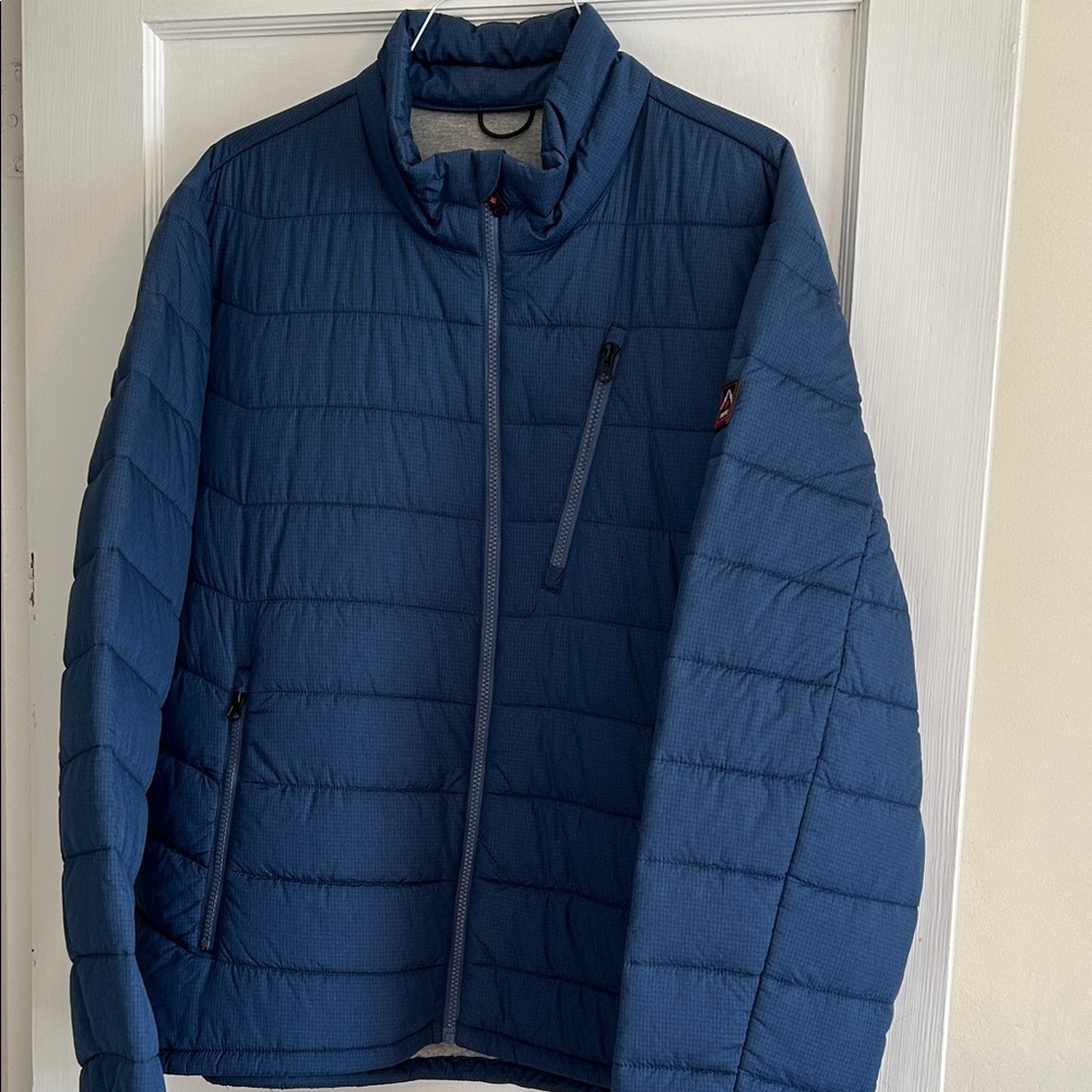 HFX Performance NWT Men’s Navy Blue Quilted Jacket.
